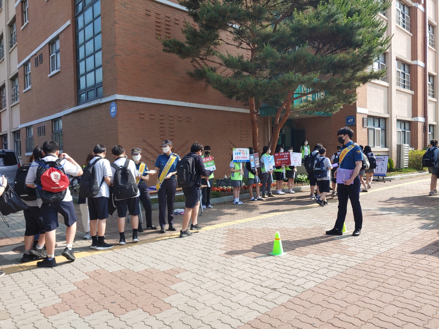 학교폭력예방을 위한 행복한 아침등교 캠페인